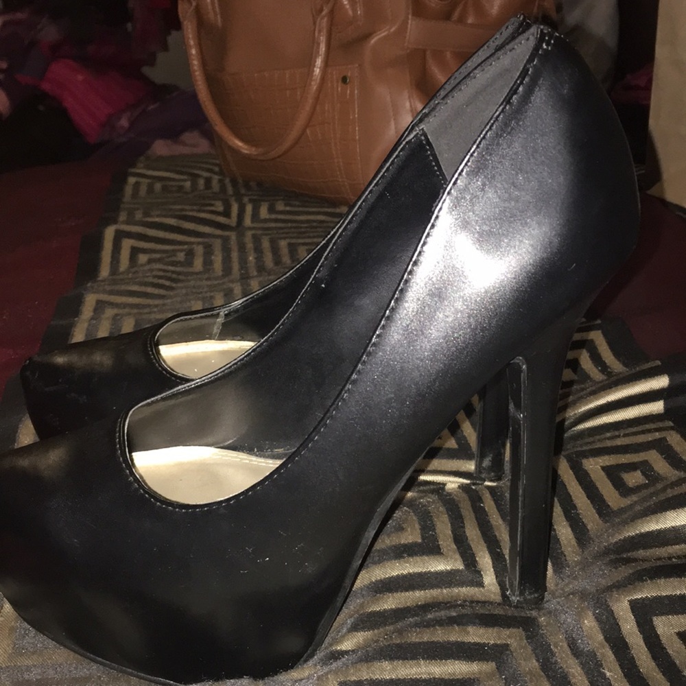 Heels - Picture 2 of 4